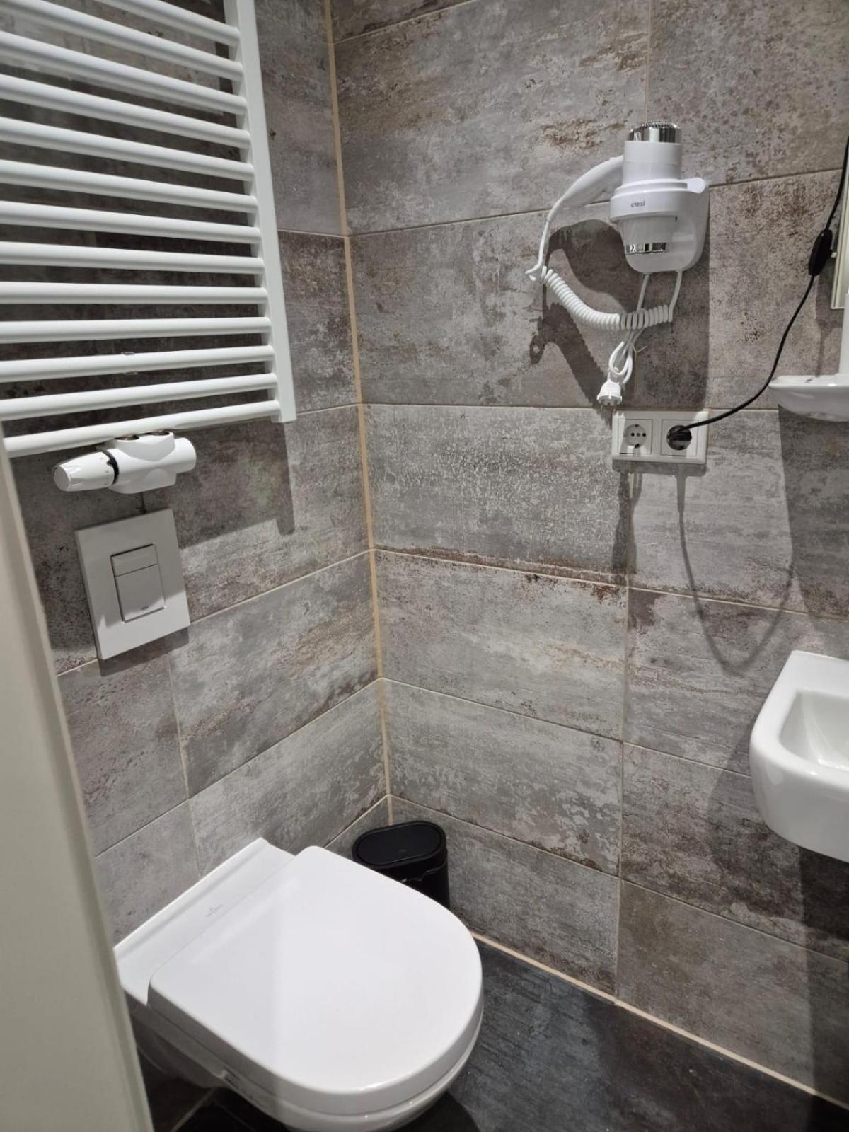 Hotel La Station Люксембург Экстерьер фото